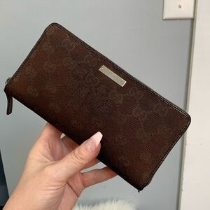 Authentic brown Gucci zippy wallet